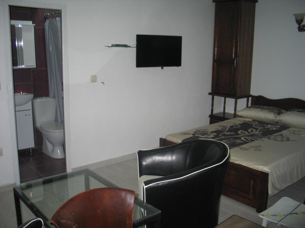 Guest House Dena Dobra Voda Habitación foto