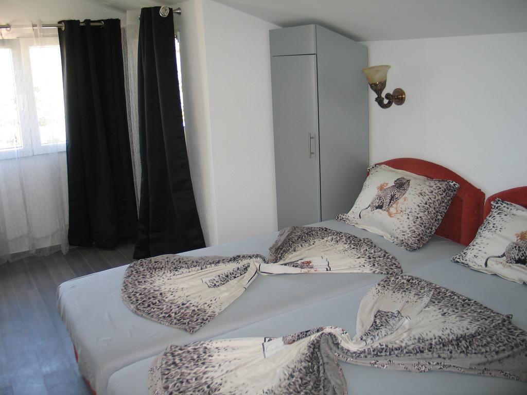 Guest House Dena Dobra Voda Habitación foto
